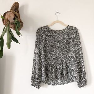 Floral black & white top S Ruching detail